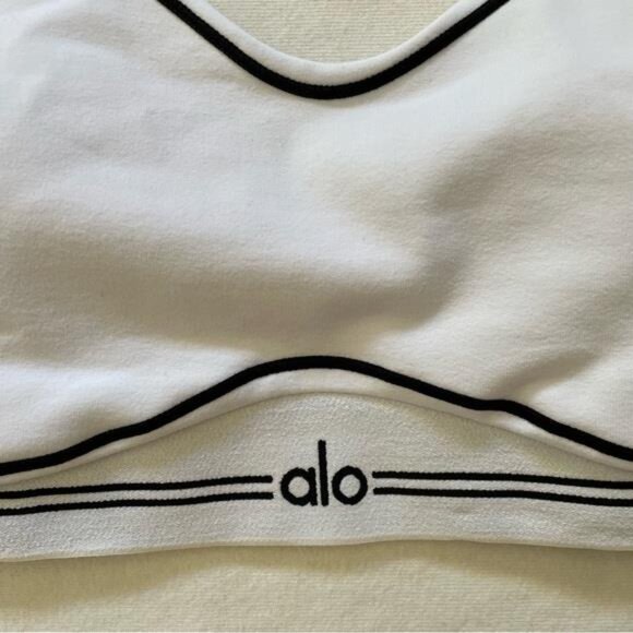 ALO Yoga Airbrush Heart Throb Bra White Medium NWOT - Picture 4 of 4